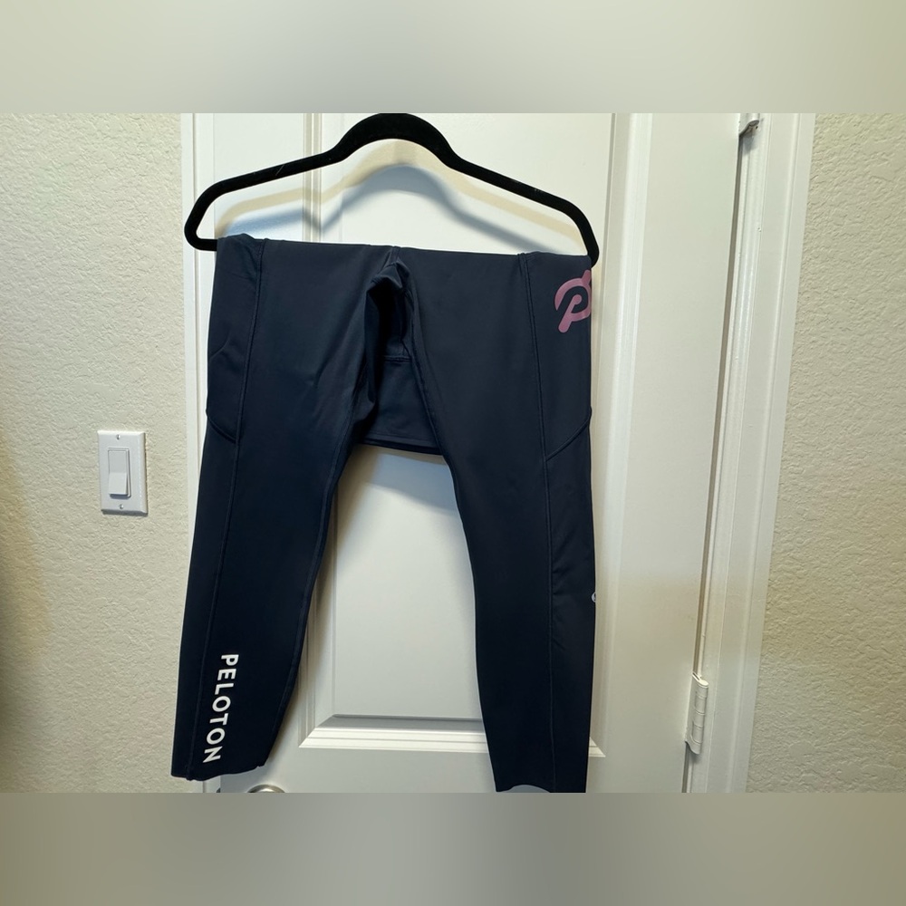 Lululemon x Peloton Fast and Free 25" leggings. NWOT. Size 10.